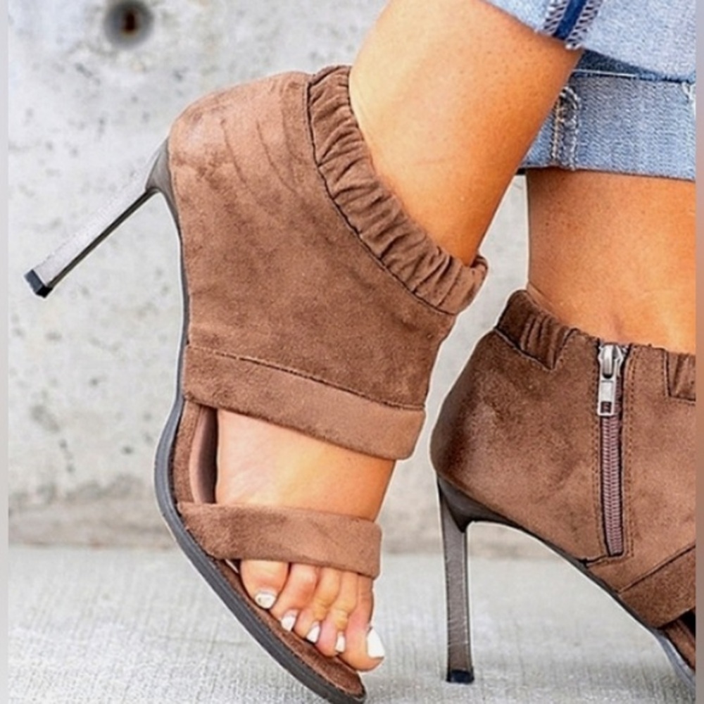 TAN VEGAN SUEDE HEELS By Mi.iM/Stiletto Heel/Size 7.5